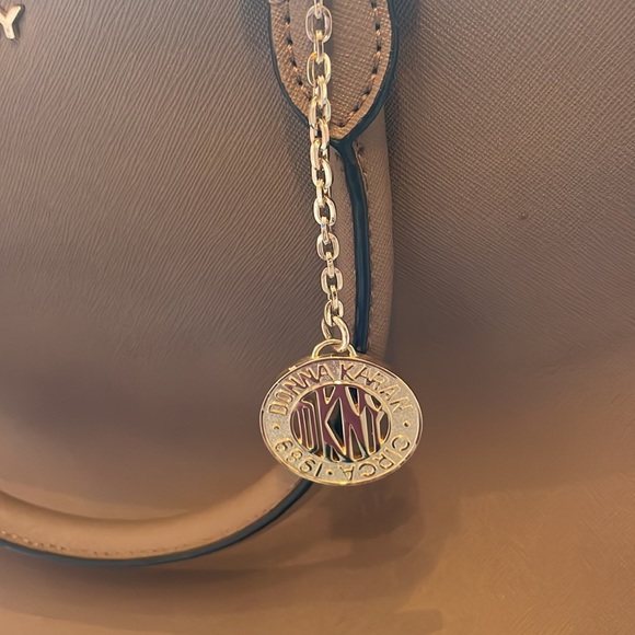 DKNY purse ! - Picture 5 of 6